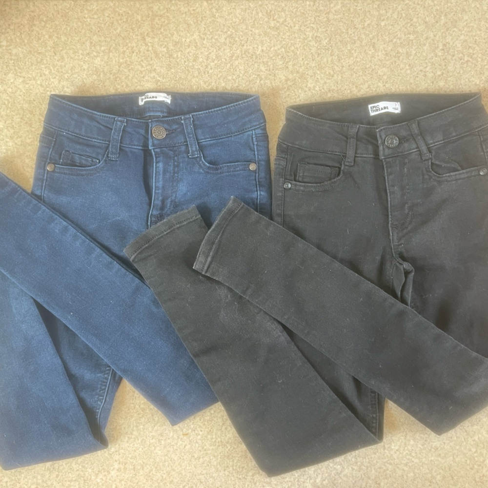 Epic Threads Jeans | Size 7 | Dark Denim and Black